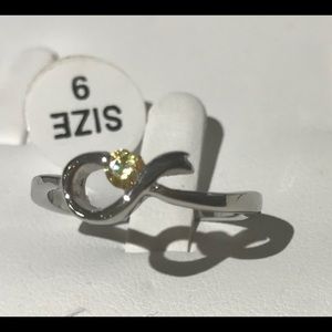 Beautiful silver ring with stone